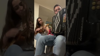 Apreciem como estes dois tocadores tocam certinho.