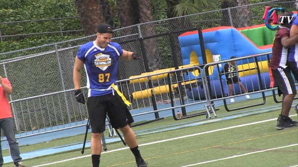 Blake Griffin and the Clippers show off their Football