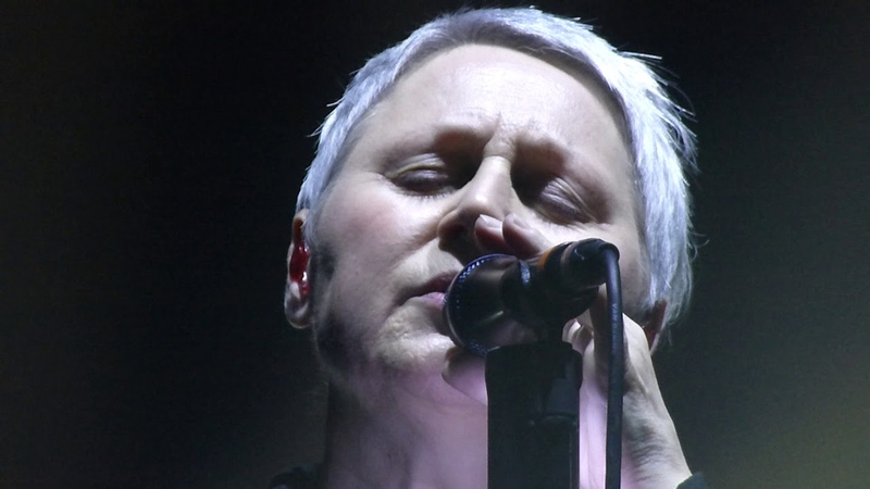 Massive Attack (avec Elizabeth Fraser) Teardrop Paris Zenith 2019 11