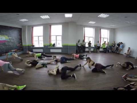 Katerina Krasnikova in Latin Motion, DJ Peligro Candy Perreo, Group