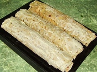 Фаршированный лаваш запеченный в духовке. Рулет из лаваша с яблоками в духовке. Армянский лаваш с фаршем. Лаваш с фаршем в духовке. Конвертики из лаваша с фаршем.