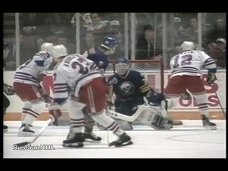 Alex Kovalev beats Dominik Hasek with a super slapshot (3 mar 1993)