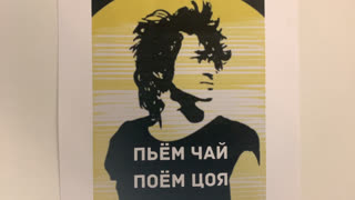 посиделки у самовара. цой пел в ведро. человек с чашкой чая. девушка с кофе. мужчина и женщина завтрак.