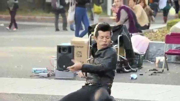 Rockabillies in Tokyo (crazy breakdancing elvis