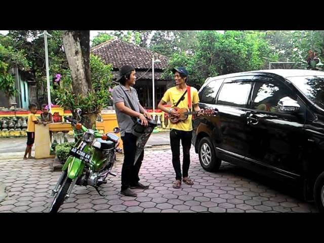 Stasiun Balapan by Pengamen
