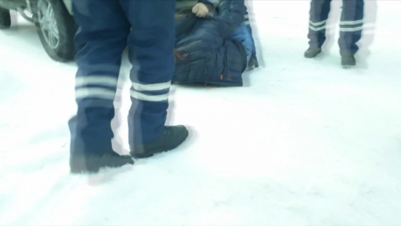 Девушки хулиганки отпинали