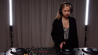Venna - The Triangle - Techno Set 135 bpm