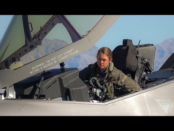 UNITED STATES AIR FORCE FIRST FEMALE F35 DEMO PILOT KRISTIN BEO WOLFE AVIATION NATION 2022 4