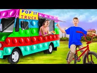 Моя мама  владелица магазина антистрессов Pop It!