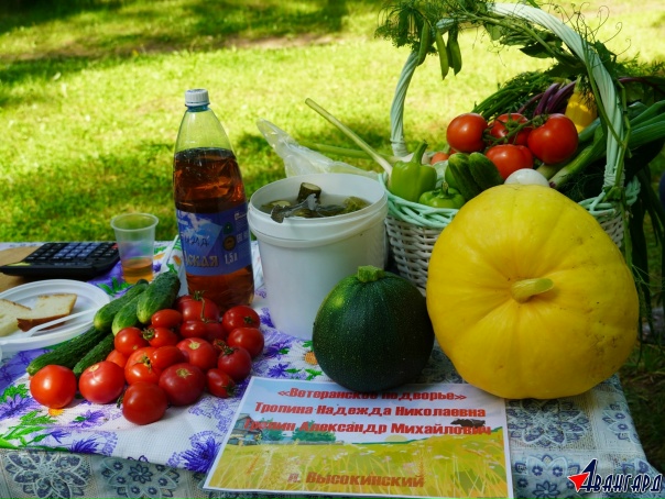 Продукцией из личных подсобных хозяйств угощают...