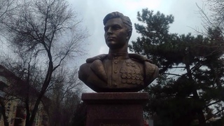 Астрахань  Памятники Бульвара Победы.